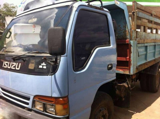 รถอีซูซุ 6 ล้อดั้ม NPR 120 แรงม้า. ปี 47  ( ฝาขาว )  สนใจติดต่อ 081 - 6079515