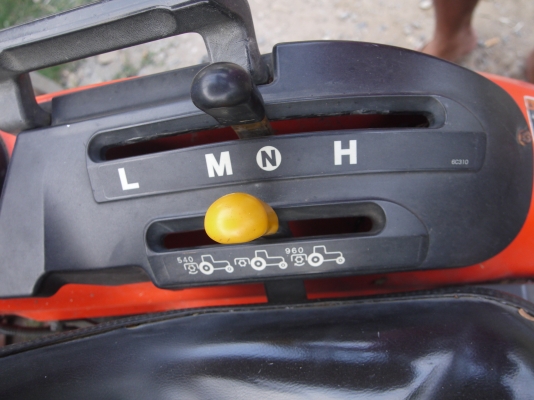 ขาย Kubota B2420 24แรง 2 เพลา ตัวใหม่ เอกสารพร้อมโอนครับ ขาย Kubota B2420 24แรง 2 เพลา ตัวใหม่ เอกสารพร้อมโอนครับ