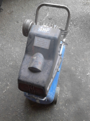 ขายเครื่องปั๊มลม PUMA 3 HP ขาย 2800 บาท  สนใจติดต่อ.081-427-3941