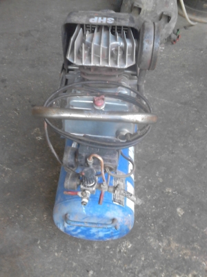 ขายเครื่องปั๊มลม PUMA 3 HP ขาย 2800 บาท  สนใจติดต่อ.081-427-3941