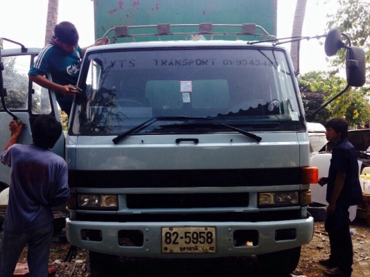 ขายด่วน  580.000 ร็อกกี้ 6ล้อใหญ่ ตู้แห้ง 10บาน ยาว6.20ม.  แอร์ ทิฟฟี่ เพาวเวอร์ ยางดี