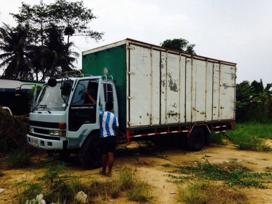 ขายด่วน  580.000 ร็อกกี้ 6ล้อใหญ่ ตู้แห้ง 10บาน ยาว6.20ม.  แอร์ ทิฟฟี่ เพาวเวอร์ ยางดี