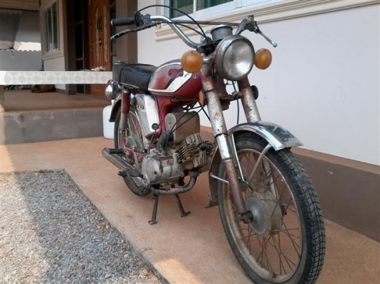 ขาย YL2 ทะเบียนพร้อมโอนเดิมแห้งๆเครื่องดีสภาพนี้หายากครับเก็บอีกนิดสวยเลย ขาย 11500 บาท