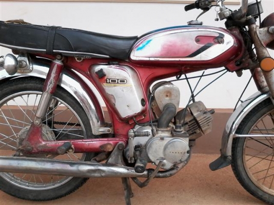 ขาย YL2 ทะเบียนพร้อมโอนเดิมแห้งๆเครื่องดีสภาพนี้หายากครับเก็บอีกนิดสวยเลย ขาย 11500 บาท