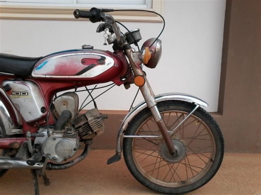 ขาย YL2 ทะเบียนพร้อมโอนเดิมแห้งๆเครื่องดีสภาพนี้หายากครับเก็บอีกนิดสวยเลย ขาย 11500 บาท