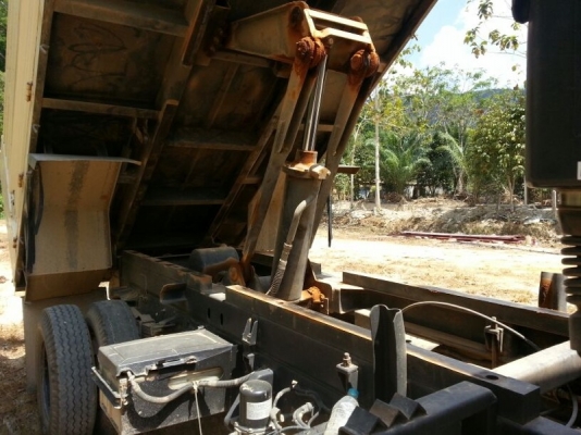 รถฮีโน่ 6 ล้อดั้ม 175 แรงม้า ปี 54   สนใจติดต่อ 081 - 6079515