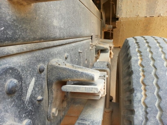 รถฮีโน่ 6 ล้อดั้ม 175 แรงม้า ปี 54   สนใจติดต่อ 081 - 6079515