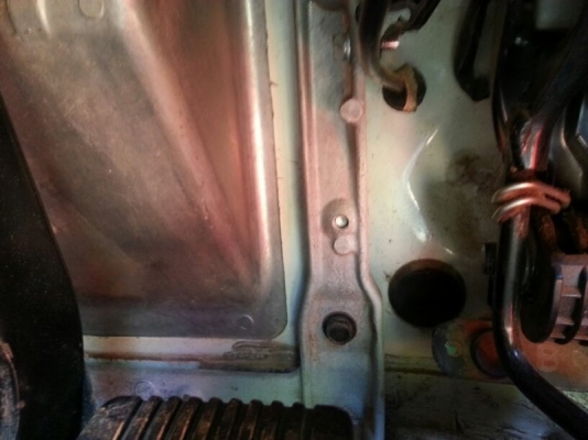 รถฮีโน่ 6 ล้อดั้ม 175 แรงม้า ปี 54   สนใจติดต่อ 081 - 6079515