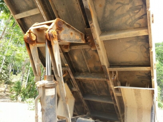 รถฮีโน่ 6 ล้อดั้ม 175 แรงม้า ปี 54   สนใจติดต่อ 081 - 6079515