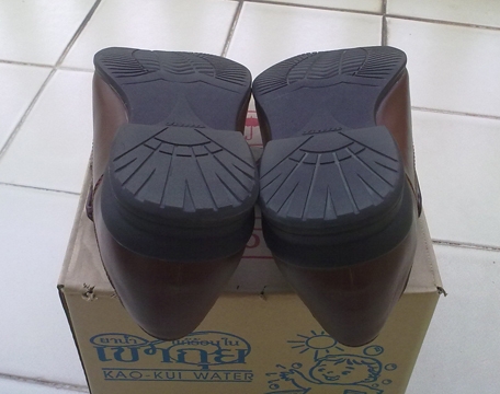 รองเท้าหนังแท้ สีน้ำตาล (BATA เบอร์ 6) เทียบขนาด 8us/41eur/26.5ซม. รองเท้าหนังแท้ สีน้ำตาล (BATA เบอร์ 6) เทียบขนาด 8us/41eur/26.5ซม.