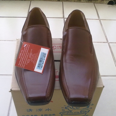 รองเท้าหนังแท้ สีน้ำตาล (BATA เบอร์ 6) เทียบขนาด 8us/41eur/26.5ซม. รองเท้าหนังแท้ สีน้ำตาล (BATA เบอร์ 6) เทียบขนาด 8us/41eur/26.5ซม.