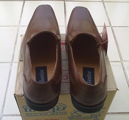 รองเท้าหนังแท้ สีน้ำตาล (BATA เบอร์ 6) เทียบขนาด 8us/41eur/26.5ซม. รองเท้าหนังแท้ สีน้ำตาล (BATA เบอร์ 6) เทียบขนาด 8us/41eur/26.5ซม.