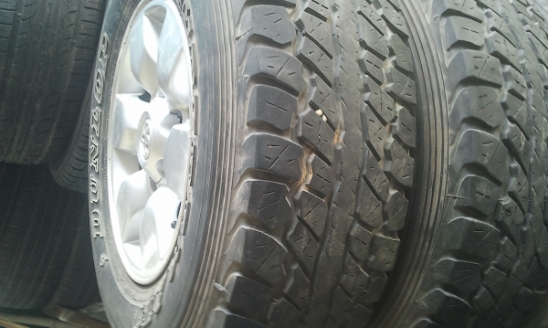 15x7 6/139 ยาง30x9.5R15 ปี11เย็นๆเหลือเท่านี้ครับ แม็กเดิมยางสวยคุ้มครับชุดนี้1ชุดพร้อมส่ง