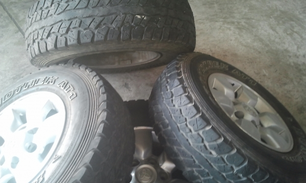 15x7 6/139 ยาง30x9.5R15 ปี11เย็นๆเหลือเท่านี้ครับ แม็กเดิมยางสวยคุ้มครับชุดนี้1ชุดพร้อมส่ง