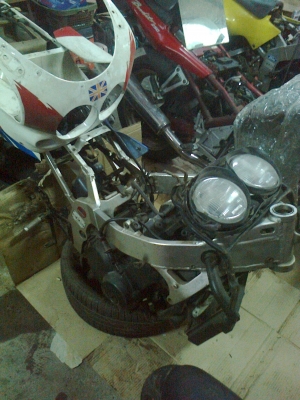 แยกขายอะไหล่gsxr-400 r5-6