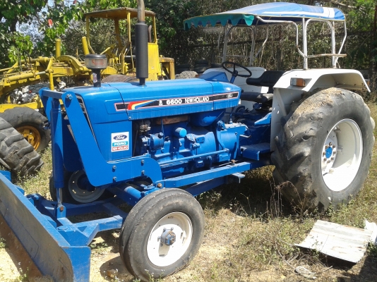 FORD 6600 รถพร้อมใช้งาน เอกสารเล่มทะเบียน อุปกรณ์ 2 ชิ้น จัดได้ 200000  ราคาต่อรองได้ 087-2976734