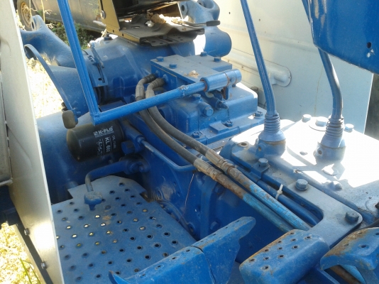 FORD 6600 รถพร้อมใช้งาน เอกสารเล่มทะเบียน อุปกรณ์ 2 ชิ้น จัดได้ 200000  ราคาต่อรองได้ 087-2976734