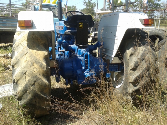 FORD 6600 รถพร้อมใช้งาน เอกสารเล่มทะเบียน อุปกรณ์ 2 ชิ้น จัดได้ 200000  ราคาต่อรองได้ 087-2976734