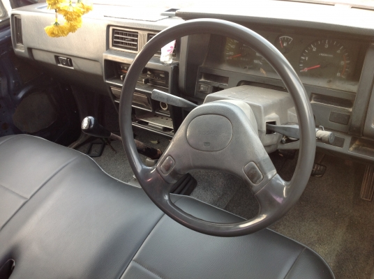 ขายนิสสันบิกเอ็มตอนเดียว ปี95. เครื่อง2.5. ( 88000 )