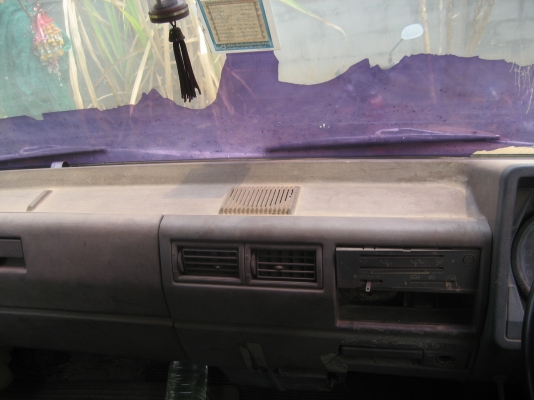 HINO  KM 777  เครื่อง 175 แรง  450,000 บาท