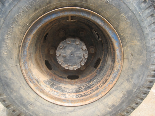 HINO  KM 777  เครื่อง 175 แรง  450,000 บาท