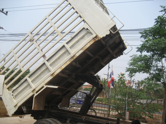 HINO  KM 777  เครื่อง 175 แรง  450,000 บาท