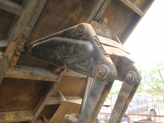 HINO  KM 777  เครื่อง 175 แรง  450,000 บาท