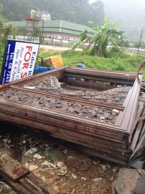 ขายซุ่มประตูไม้แดงรื้อมาจาก รร ลาย ดอกไม้ ไม้เเดงเก่า ใหญ่มากสวยสุดๆครับ