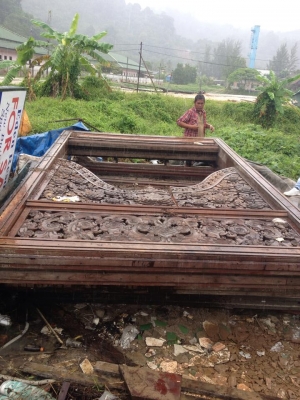 ขายซุ่มประตูไม้แดงรื้อมาจาก รร ลาย ดอกไม้ ไม้เเดงเก่า ใหญ่มากสวยสุดๆครับ