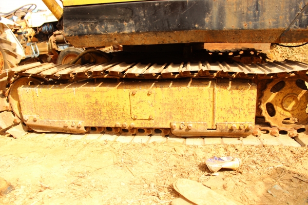 ขาย รถแบคโฮ ขนาดเล็ก KOMATSU PC 30-1 พร้อมตู้เก๋ง ดีเซล 3สูบ ราคา 198,000 บาท ขาย รถแบคโฮ ขนาดเล็ก KOMATSU PC 30-1 พร้อมตู้เก๋ง ดีเซล 3สูบ ราคา 198,000 บาท