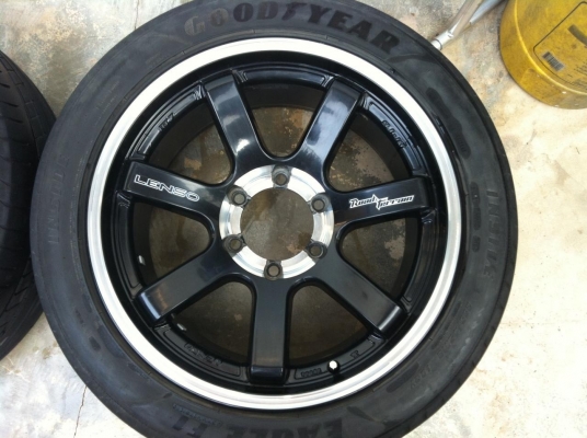 (ขอยกเลิกการขายก่อนครับ กำลังจะถอดอีก 2 เส้น แล้วลงขายใหม่เป็น 1 ชุด 4 เส้นครับ)ขายแต่ยางครับ ยางกู๊ดเยียร์ 255 45 18 ปี 11 จำนวน 2 เส้น สภาพตามรูป ราคาต่อรองได้ ใกล้ทางแยกสามพราน โรงเรียนนายร้อยตำรวจ