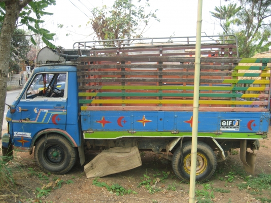 ISUZU   74  แรง   75,000  บาท