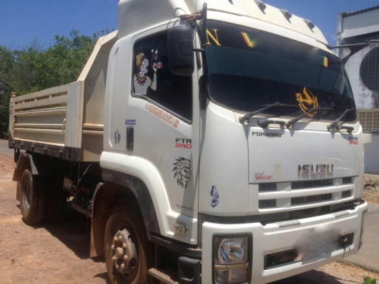 รถอีซูซุ 6 ล้อดั้ม 240 แรงม้า. ปี 54 ( รถวิ่ง 6x,xxx กม. )  สนใจติดต่อ 081 - 6079515