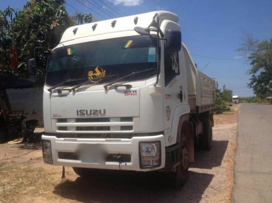 รถอีซูซุ 6 ล้อดั้ม 240 แรงม้า. ปี 54 ( รถวิ่ง 6x,xxx กม. )  สนใจติดต่อ 081 - 6079515
