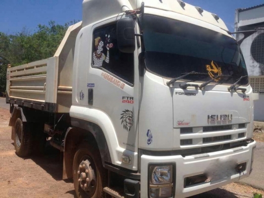 รถอีซูซุ 6 ล้อดั้ม 240 แรงม้า. ปี 54 ( รถวิ่ง 6x,xxx กม. )  สนใจติดต่อ 081 - 6079515