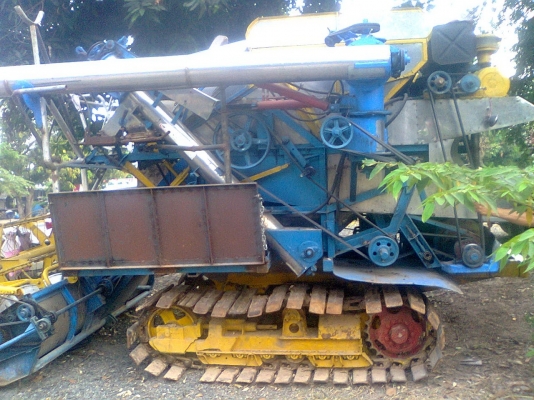 ขายรถเกี่ยวข้าวเกษตรช้างน้อยอุ้ม1.3ตันปรับระดับ