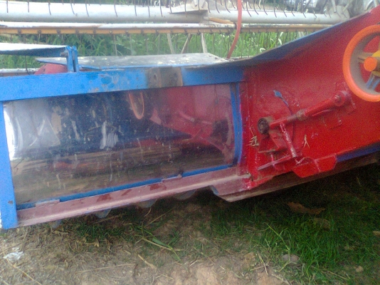 ขายรถเกี่ยวข้าวอุ้มบางไทรการช่างเช็คปั้มและมอเตอร์แล้ว390000บาท