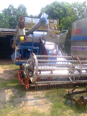 ขายรถเกี่ยวข้าวอุ้มบางไทรการช่างเช็คปั้มและมอเตอร์แล้ว390000บาท