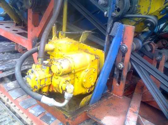 ขายรถเกี่ยวข้าวอุ้ม2.5ตัน 420000บาท