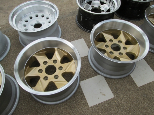 ขายล้อขอบ 15x8.5 et-20 ล้อ 15x8.5 et-20  ล้อสภาพดีเก่าเก็บทำสี(ทองrg2)ปัดเงา
