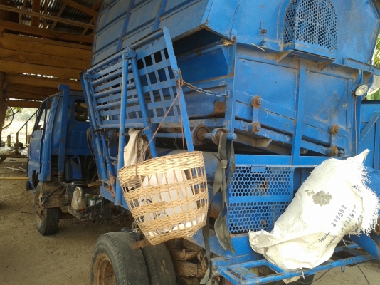 ขายรถนวดข้าวไทยเส็ง