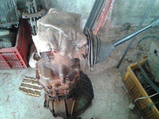 ขายเครื่อง 2l พร้อมเกียร์ถอดลงวางเครืรองเจ