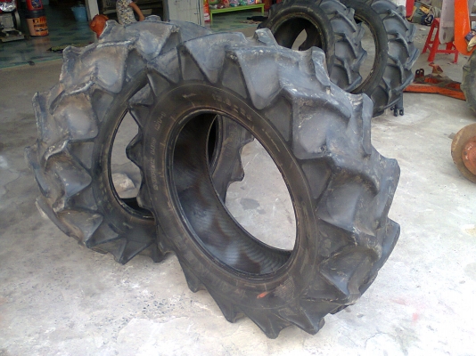 ขายยางถอดยางคูโบต้า13.6-26ยางดีพร้อมใช้084-6175640