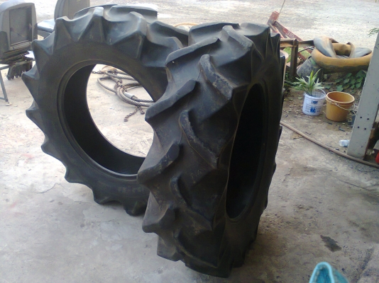 ขายยางถอดยางคูโบต้า13.6-26ยางดีพร้อมใช้084-6175640