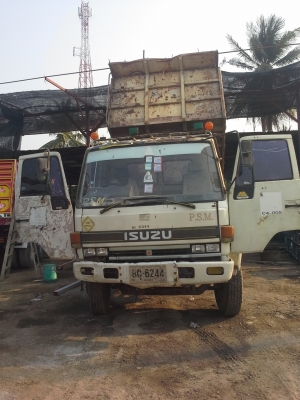 สิบล้ออีซูซุ เครื่อง 6BG1(เครื่องส้ม) เพลาโบกี้ใหญ่  185 แรง เจ้าของใช้วิ่งดินทุกวัน 081-9426261 (ราคา 750,000บาท)