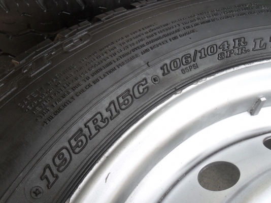 ล้อกะทะ 15 นิ้ว 6รู ยาง195R15 ปี11 สวยๆ 4 ล้อ ราคา 4400 บาท ล้อกะทะ 15 นิ้ว 6รู ยาง195R15 ปี11 สวยๆ 4 ล้อ ราคา 4400 บาท