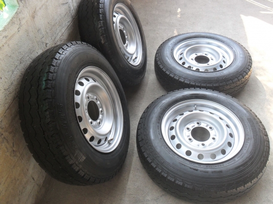 ล้อกะทะ 15 นิ้ว 6รู ยาง195R15 ปี11 สวยๆ 4 ล้อ ราคา 4400 บาท ล้อกะทะ 15 นิ้ว 6รู ยาง195R15 ปี11 สวยๆ 4 ล้อ ราคา 4400 บาท