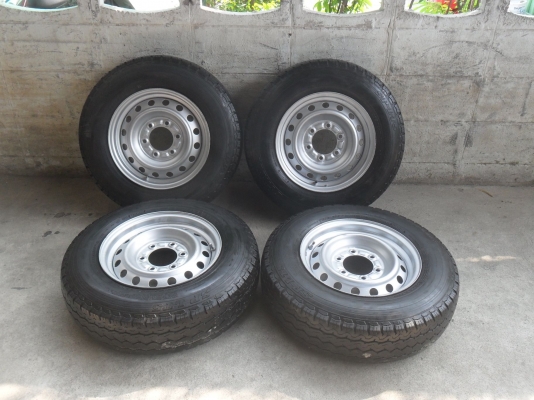 ล้อกะทะ 15 นิ้ว 6รู ยาง195R15 ปี11 สวยๆ 4 ล้อ ราคา 4400 บาท