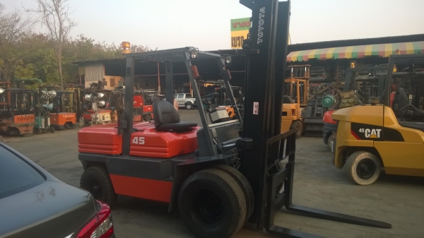 รถยกโตโยต้ารุ่น 5 ยก 4.5 ตัน เสาสูง 4 เมตร เครื่องดีเซล เกียร์ออโต้ รถยกโตโยต้ารุ่น 5 ยก 4.5 ตัน เสาสูง 4 เมตร เครื่องดีเซล เกียร์ออโต้