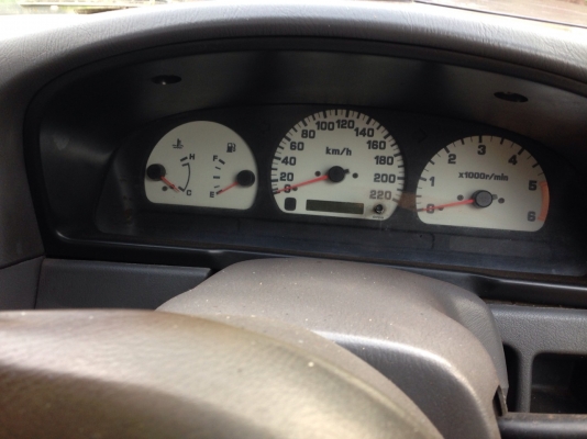 ขายด่วน นิสสันฟอรนเทีย  เครื่องเจ ติดแก๊ส LPG นิ่งมาก สภาพเยี่ยมราคาถูก